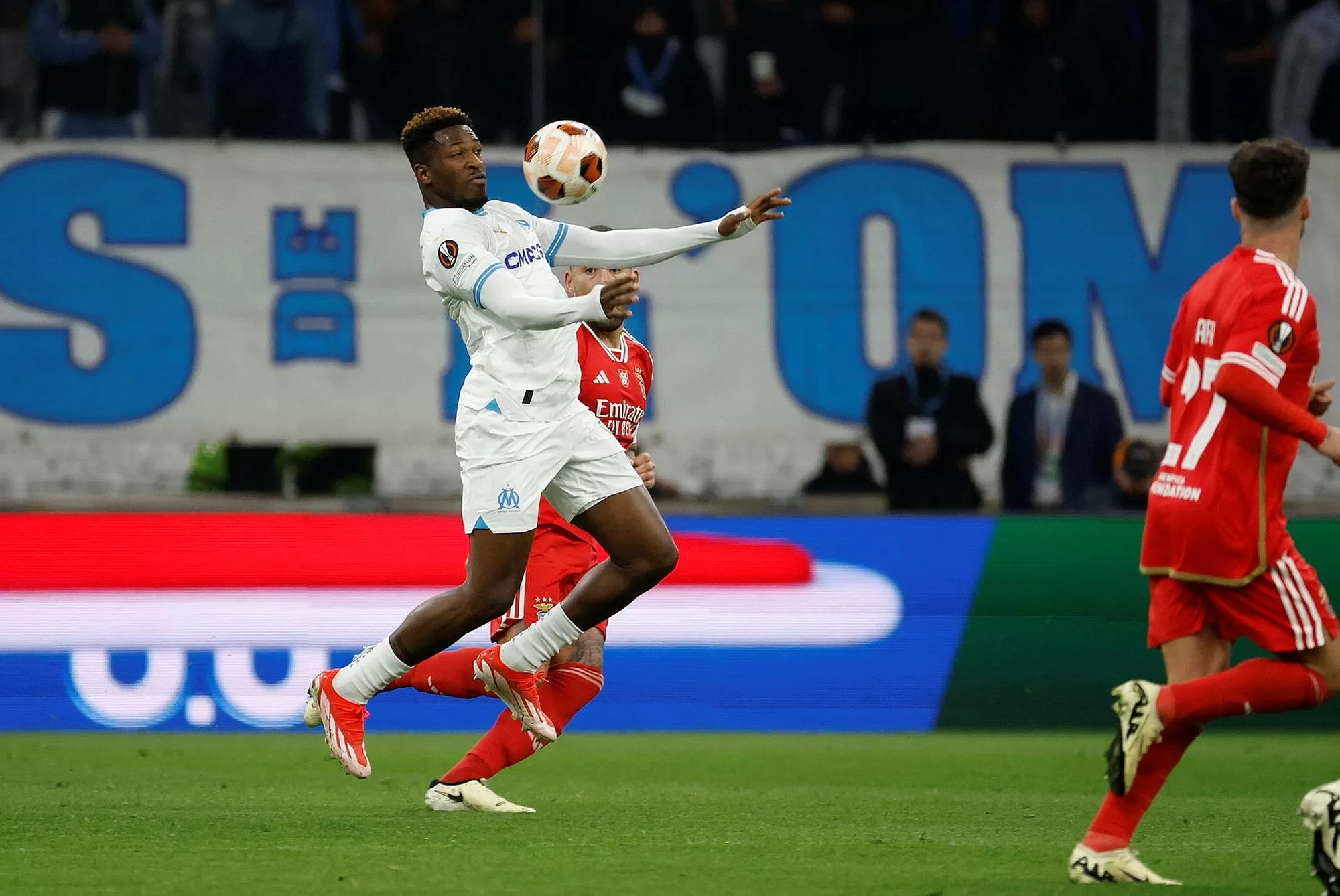 OM : Aubameyang parti, Moumbagna titulaire ?
