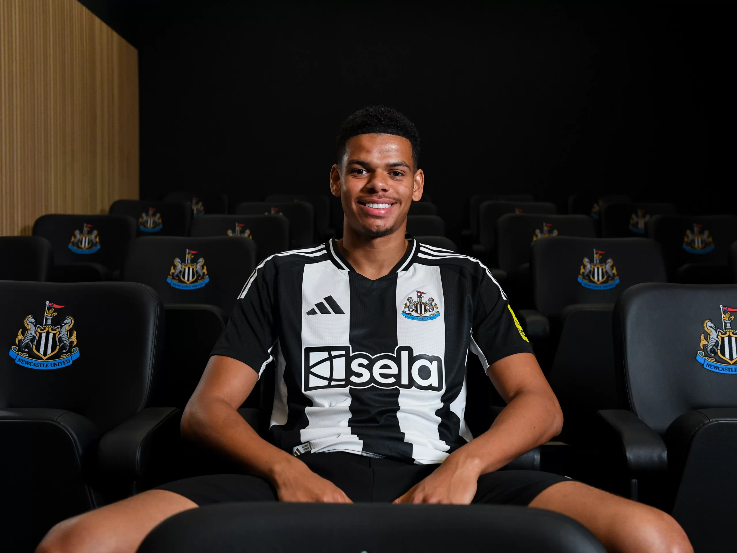 Newcastle recrute un attaquant de 21 ans éligible au Nigeria en provenance de Sheffield United