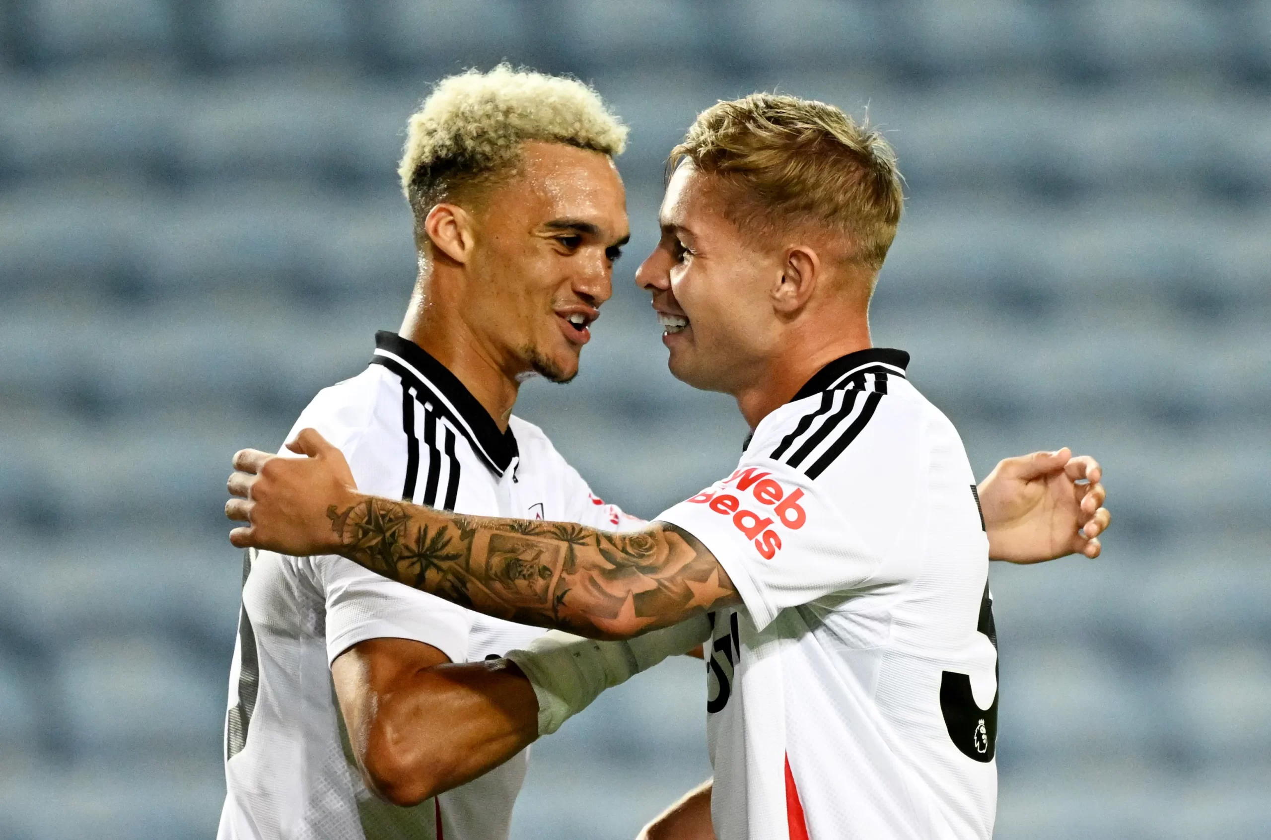 VIDÉO : Emile Smith Rowe dédie son premier but de Fulham au duo des Super Eagles VIDÉO : Emile Smith Rowe dédie son premier but de Fulham au duo des Super Eagles