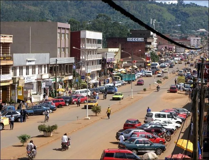 Cameroun : des séparatistes incendient des taxis à Bamenda