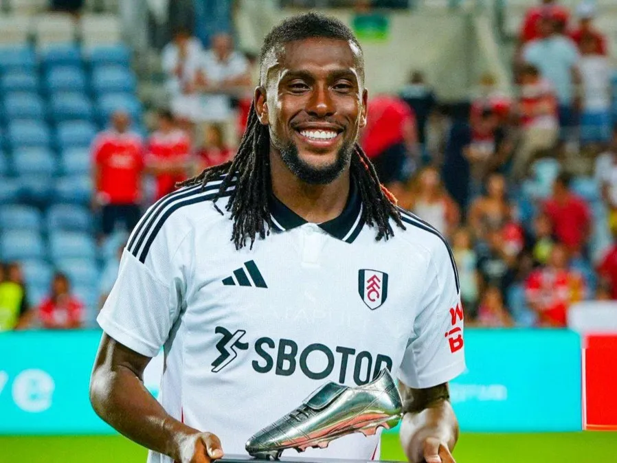 Alex Iwobi aide Fulham à prendre un bon départ lors de son premier match de pré-saison contre Benfica Alex Iwobi aide Fulham à prendre un bon départ lors de son premier match de pré-saison contre Benfica