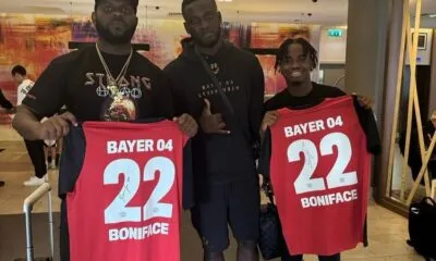 La star des Afrobeats Odumodublvck s'associe à Victor Boniface avant le match Arsenal vs Bayer Leverkusen La star des Afrobeats Odumodublvck s'associe à Victor Boniface avant le match Arsenal vs Bayer Leverkusen