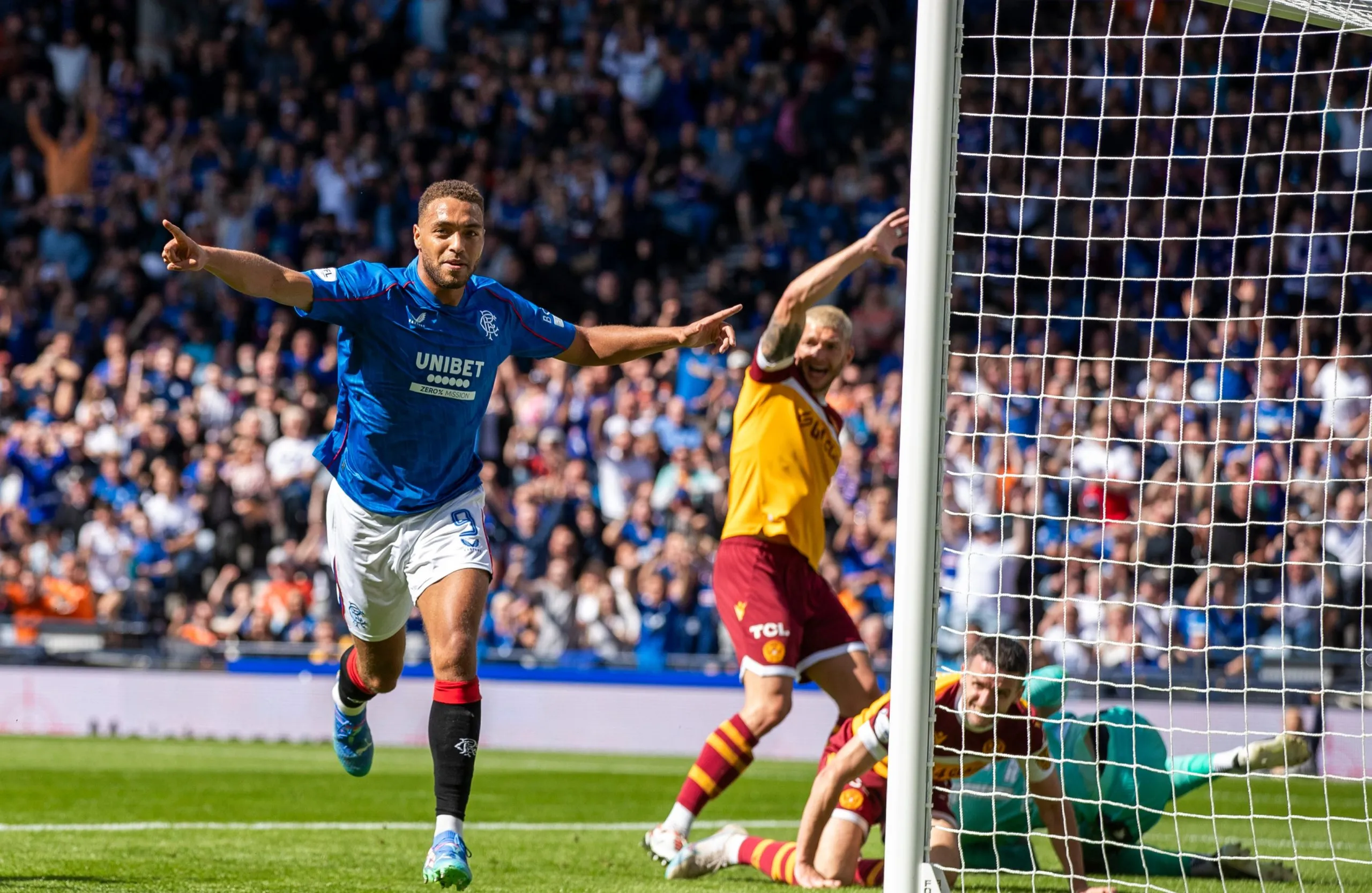 Le brillant Cyriel Dessers offre aux Rangers leur première victoire de la saison après leur victoire contre Motherwell Le brillant Cyriel Dessers offre aux Rangers leur première victoire de la saison après leur victoire contre Motherwell