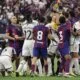 Regardez : Rema, Davido et Olamide aperçus lors de la victoire du Barça contre le Real Madrid lors du choc pré-El Clasico