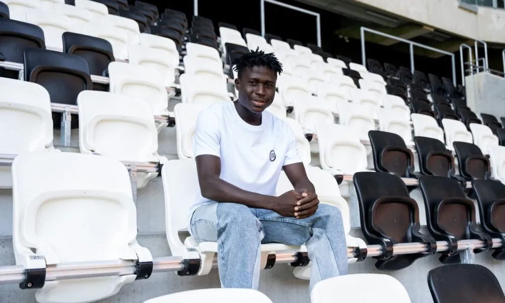 L'ancien arrière gauche des moins de 17 ans du Nigeria rejoint l'équipe autrichienne LASK L'ancien arrière gauche des moins de 17 ans du Nigeria rejoint l'équipe autrichienne LASK