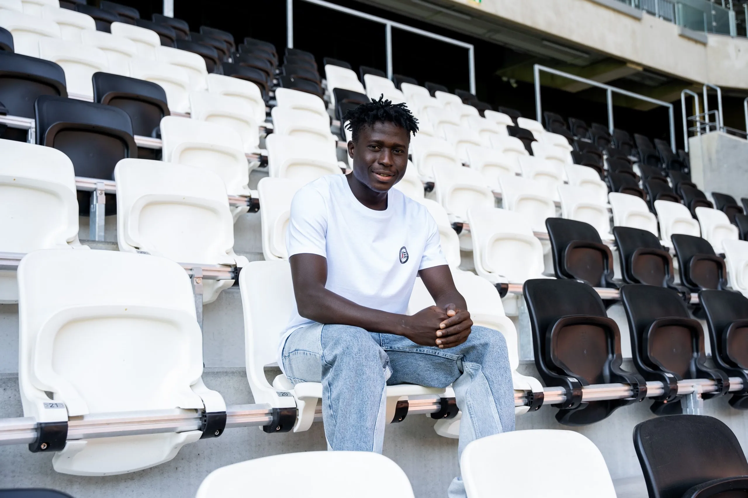 L'ancien arrière gauche des moins de 17 ans du Nigeria rejoint l'équipe autrichienne LASK L'ancien arrière gauche des moins de 17 ans du Nigeria rejoint l'équipe autrichienne LASK