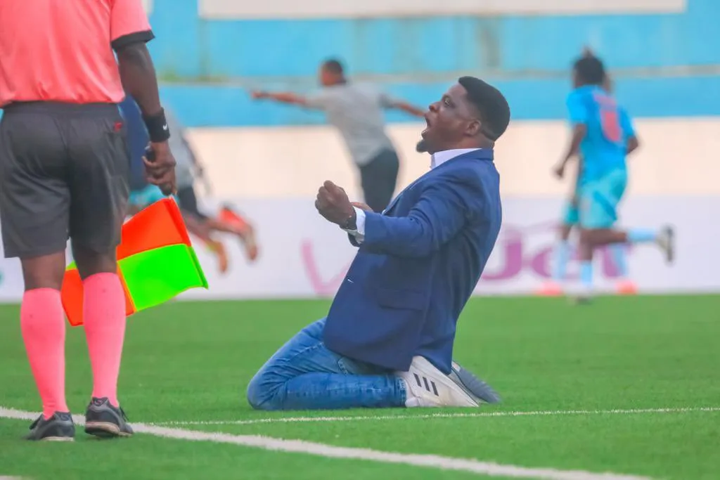 « C'est un affront à la dignité des entraîneurs locaux » – L'entraîneur des Remo Stars critique la NFF pour le traitement réservé à Finidi George « C'est un affront à la dignité des entraîneurs locaux » – L'entraîneur des Remo Stars critique la NFF pour le traitement réservé à Finidi George