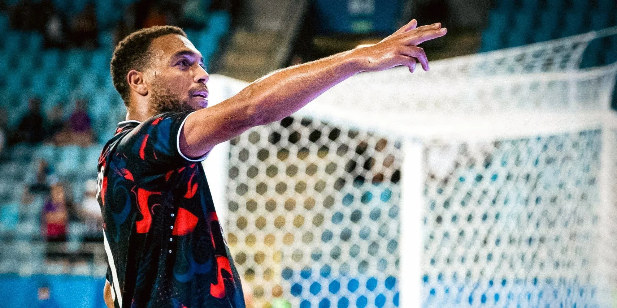 Le patron des Rangers félicite l'attaquant des Super Eagles après son but décisif en qualification pour la Ligue des champions contre le Dynamo Kiev Le patron des Rangers félicite l'attaquant des Super Eagles après son but décisif en qualification pour la Ligue des champions contre le Dynamo Kiev