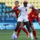 Asisat Oshoala réagit après que Noah Lyles ait battu Kishane Thompson pour remporter l'or olympique