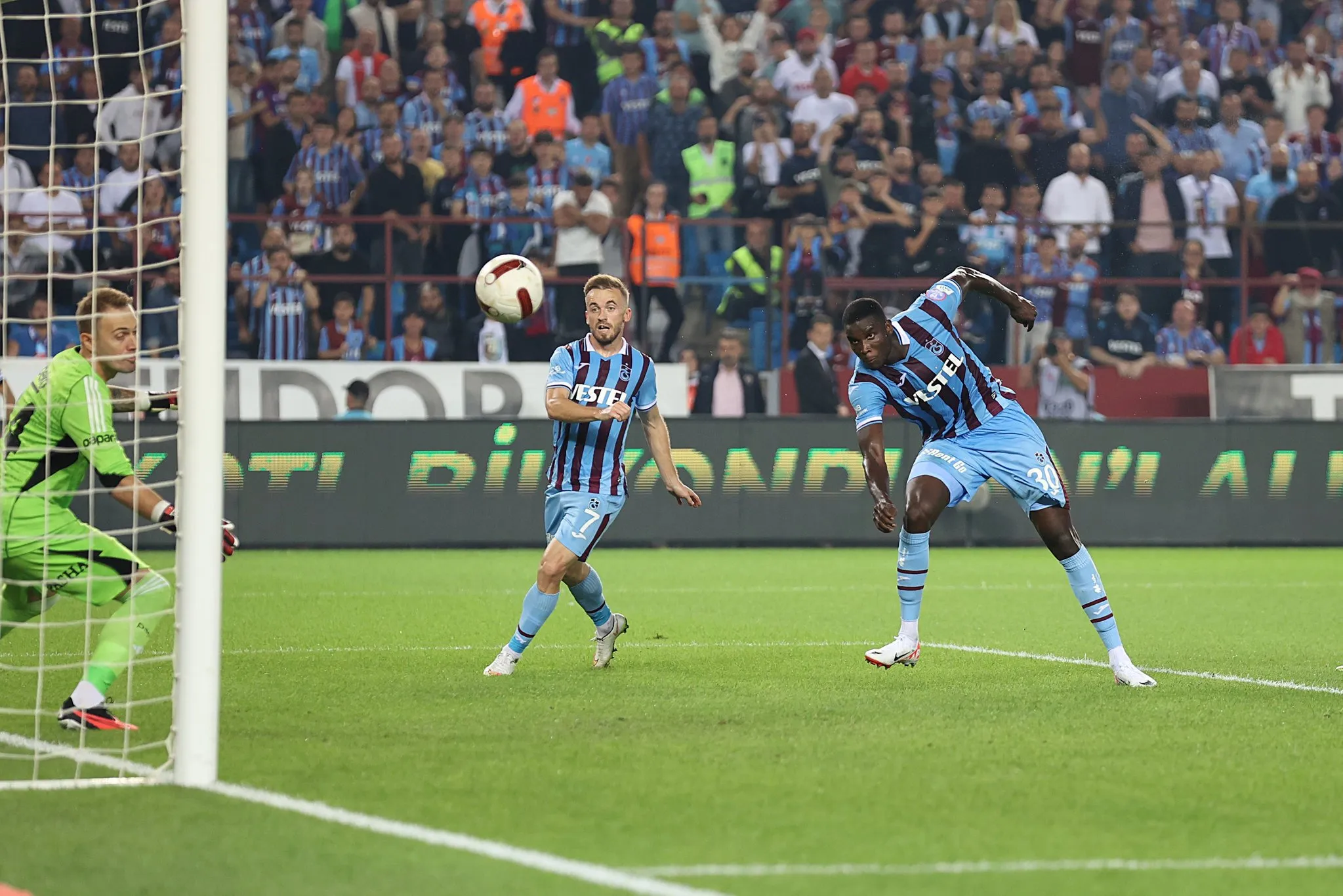 Trabzonspor met fin à sa poursuite d'Onuachu et vise plutôt l'ancien attaquant de Manchester United Trabzonspor met fin à sa poursuite d'Onuachu et vise plutôt l'ancien attaquant de Manchester United