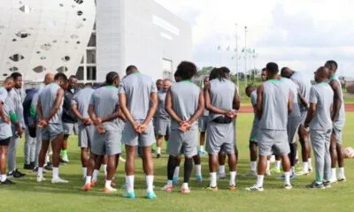 « C'est une honte » – L'ancienne star de Leeds United critique le report de l'entraînement des Super Eagles en raison de la pression des qualifications pour la CAN