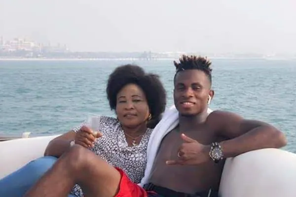 “Elle veut toujours que j'étudie” – Samuel Chukwueze, joueur de l'AC Milan, révèle la profession surprenante pour laquelle sa mère voulait qu'il abandonne le football “Elle veut toujours que j'étudie” – Samuel Chukwueze, joueur de l'AC Milan, révèle la profession surprenante pour laquelle sa mère voulait qu'il abandonne le football