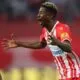 La saga du transfert de Peter Olayinka : la star nigériane retourne à l'entraînement de l'Étoile Rouge de Belgrade après avoir été bloquée au Slavia Prague