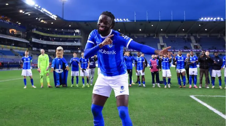 “Il n'y a pas de meilleur attaquant en Belgique” – La star nigériane recherchée en Turquie est invitée à rester après la prestation de Genk contre le Club Bruges