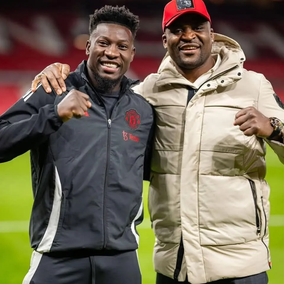 Francis Ngannou et André Onana à Old Trafford après le match de Man Utd