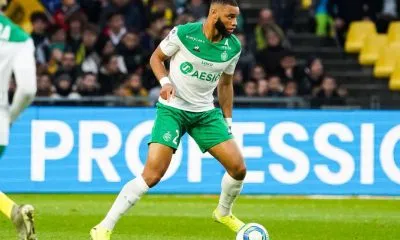 Harold Moukoudi marque son deuxième but de la saison lors de la large victoire de l’AEK Athènes contre l’Aris Salonique.