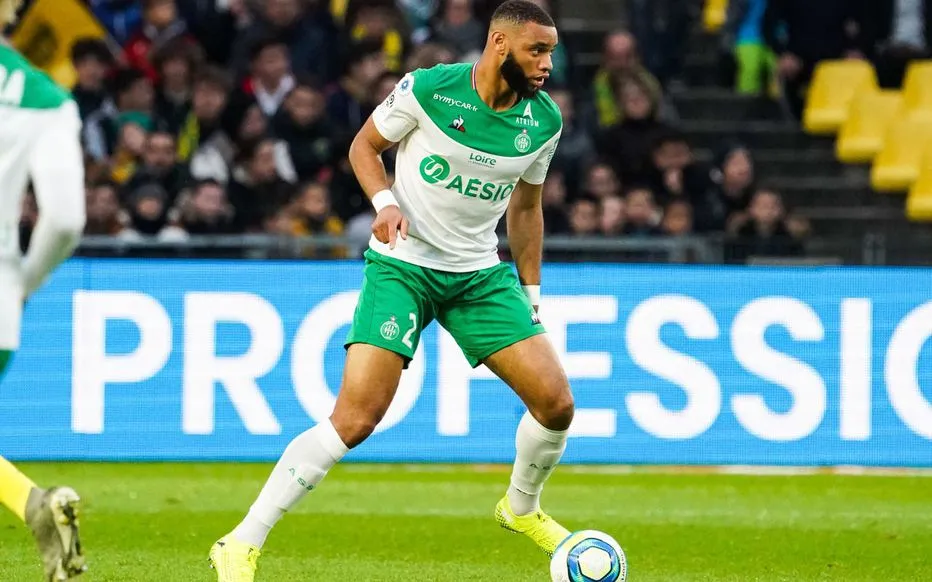 Harold Moukoudi marque son deuxième but de la saison lors de la large victoire de l’AEK Athènes contre l’Aris Salonique.
