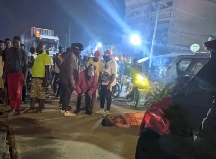 Douala: une femme tombe d’un avion de nuit et atterrit sur la chaussée à Ndogpassi Douala: une femme tombe d’un avion de nuit et atterrit sur la chaussée à Ndogpassi