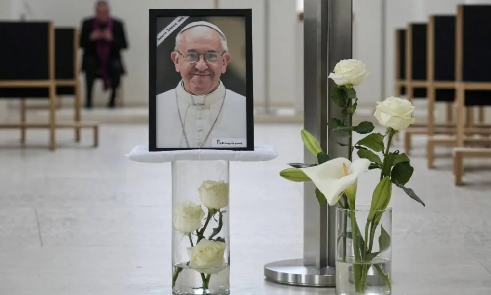 Hommage de Jean Blaise Gwet à Sa Sainteté le Pape François