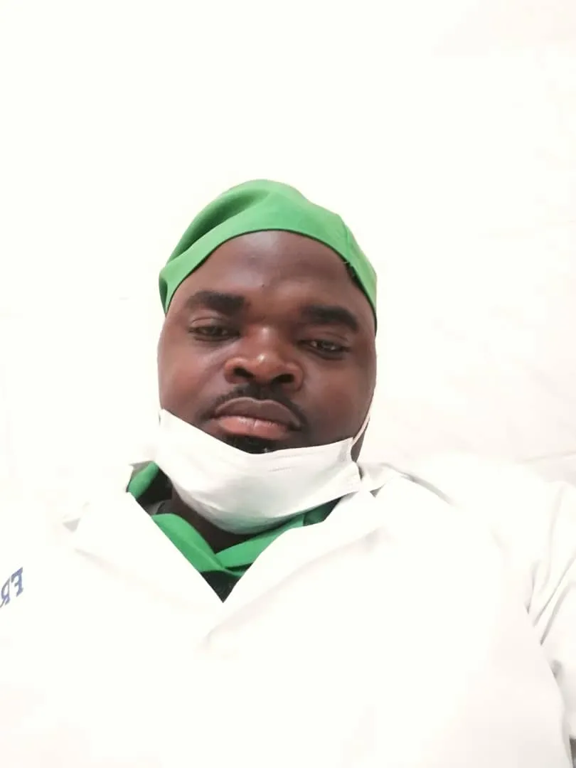 Flavien Roméo Mbala, L’Artisan Silencieux de l’Excellence Chirurgicale à Nicolas Barré 