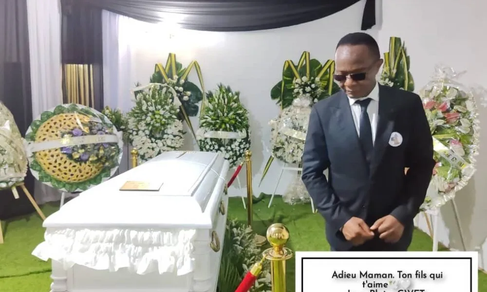 Jean Blaise Gwet rend un dernier hommage à sa mère, la matriarche Ngo Mbom Naomie, à Mbalmayo