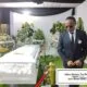 Jean Blaise Gwet rend un dernier hommage à sa mère, la matriarche Ngo Mbom Naomie, à Mbalmayo