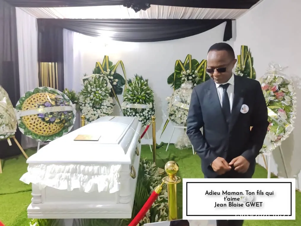 Jean Blaise Gwet rend un dernier hommage à sa mère, la matriarche Ngo Mbom Naomie, à Mbalmayo
